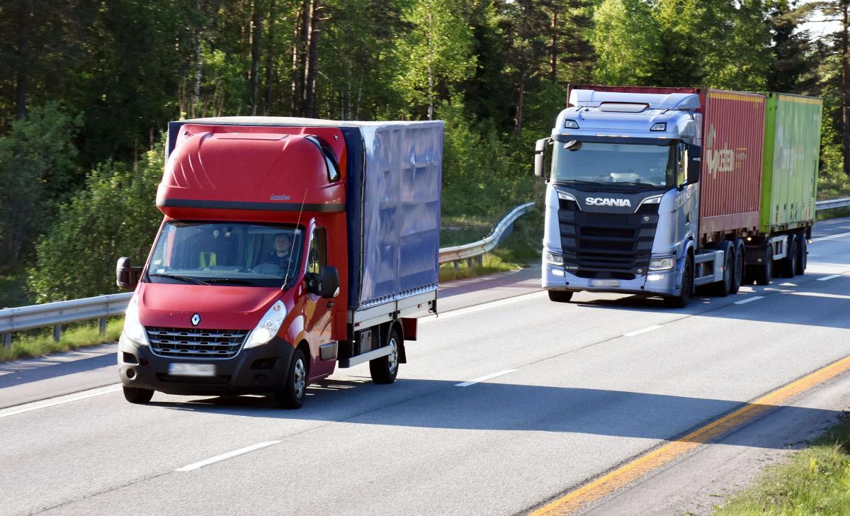 Varebiltransport blir løyvepliktig i Danmark