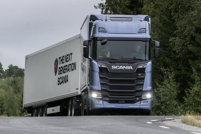 NY: Scanias nye lastebil kom sent på markedet. I desember ble det solgt 182 Scania mot 120 Volvo. (Foto: Scania)