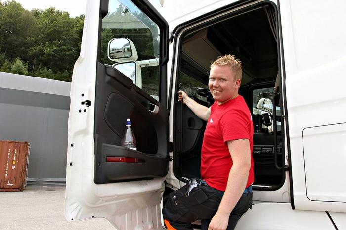 Marius Heggelund opplever stadig farlige situasjoner med elbiler i blindsonen. Foto: Kjetil Reite / Fædrelandsvennen