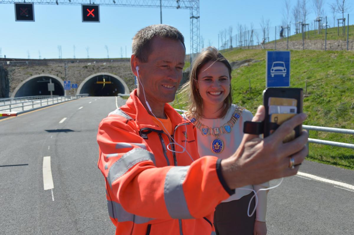 Norgeshistoriens største vegprosjekt åpnet for trafikk onsdag