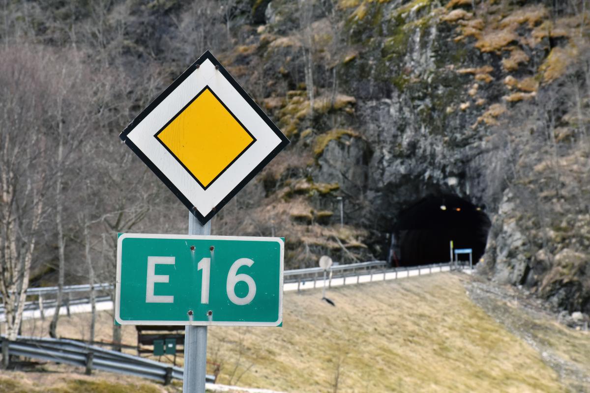 E16 ved Øye i Valdres stengt minst ett døgn