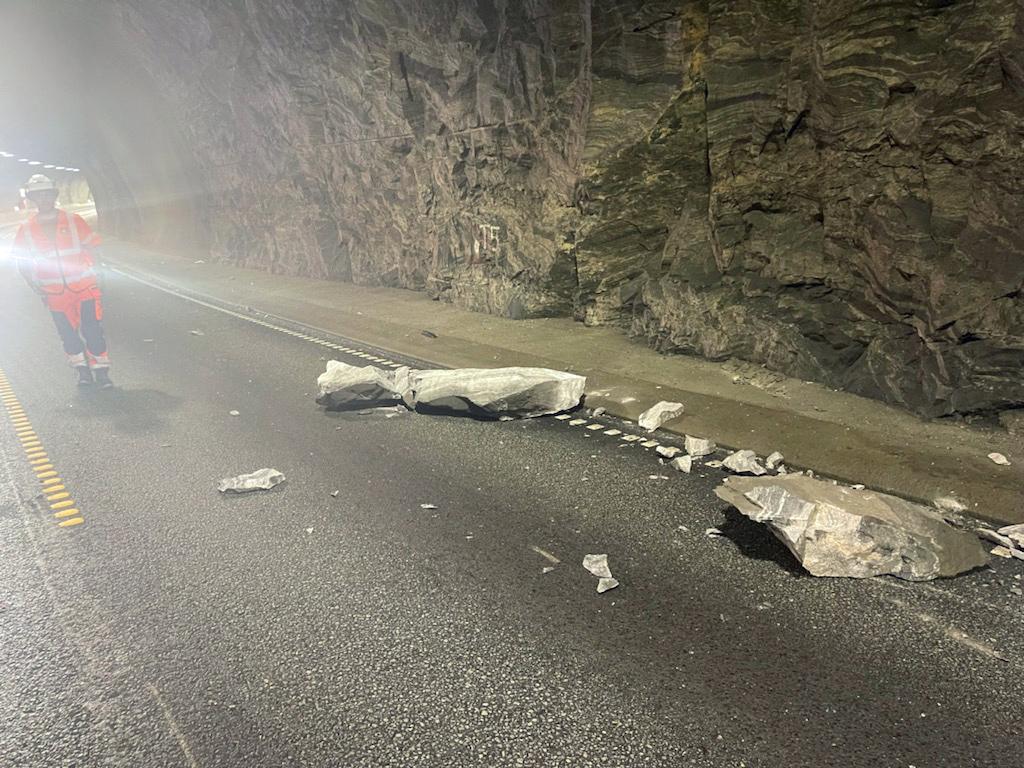 Inspeksjon på E39-tunnel etter steinnedfall