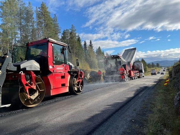 Tester klimavennlig asfalt på E14 i Meråker