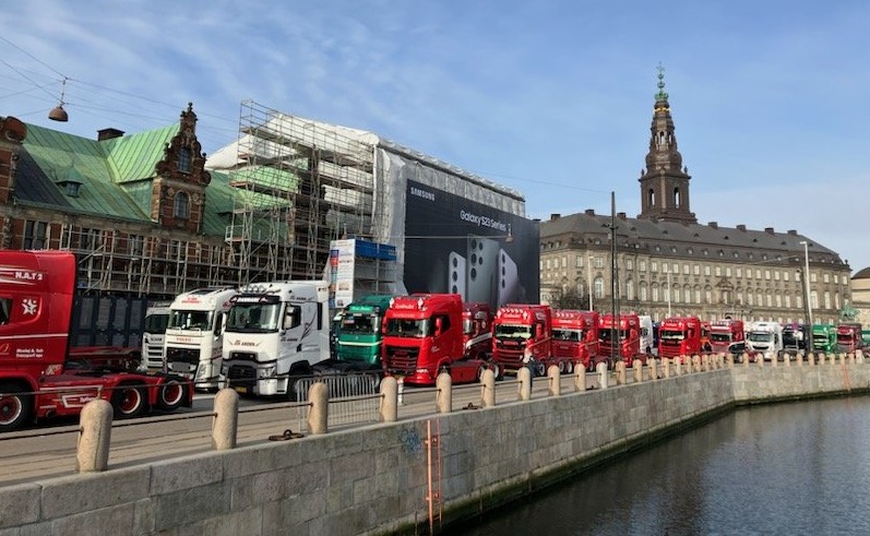 Danske lastebileiere blokkerer veiene på mandag 