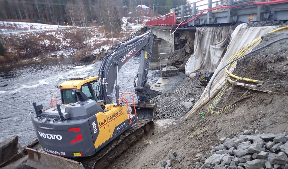 Stenger E6 Håpnesbrua ved Namsskogan natt til 13. og natt til 20. november