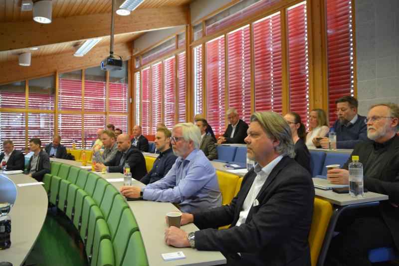 NLF inviterte hele Stortingets transport og kommunikasjonskomite med på seminar, og det fant sted tirsdag 19. april ved IF Sikkerhetssenter på Hobøl. 