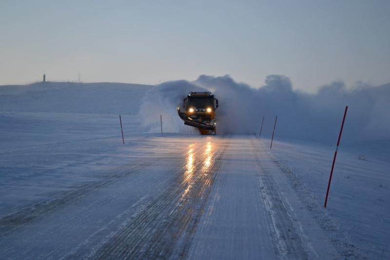 VINTERFØRE: Vinteren er her, kjør forsiktig og pass på å ha alt nødvendig utstyr i bilen, slik at du er forberedt. Foto: Odd Walter Hirsivaara/SVV