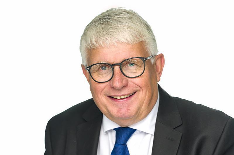 Fylkesordfører kommer til Rolands