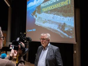 Presenterte positive tall: Leder i hovedutvalg for samferdsel Pål Sæther Eiden (H) presenterte ulykkestall og trender i trøndersk trafikk under en pressekonferansen i Verdal mandag 6. januar. (Foto: Håvard Zeiner, Trøndelag fylkeskommune) Presenterte positive tall: Leder i hovedutvalg for samferdsel Pål Sæther Eiden (H) presenterte ulykkestall og trender i trøndersk trafikk under en pressekonferansen i Verdal mandag 6. januar. (Foto: Håvard Zeiner, Trøndelag fylkeskommune)
