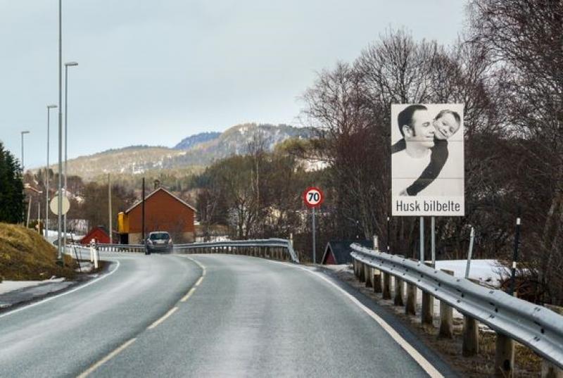 Rus, høy fart og uoppmerksomhet er årsak til svært mange dødsulykker, og manglende sikring i bilen bidrar ofte til at de blir mer alvorlige. Foto: Knut Opeide, Statens vegvesen 