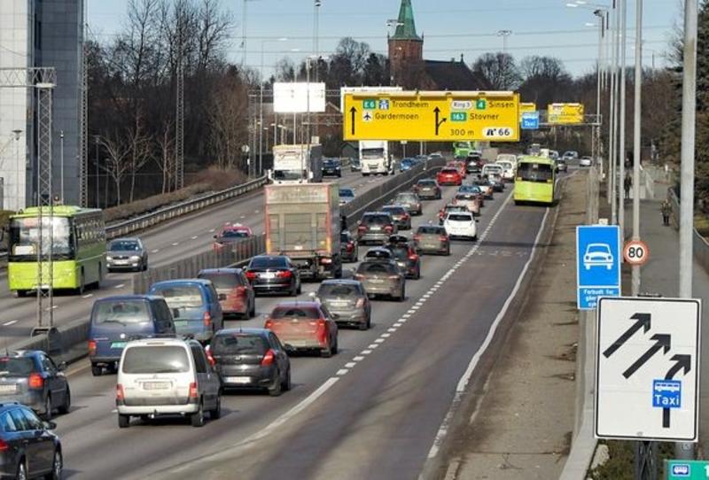 Veitrafikken står for ca. en femtedel av Norges utslipp av klimagasser, og tyngre kjøretøy for om lag halvparten av disse igjen. Knut Opeide Statens vegvesen 