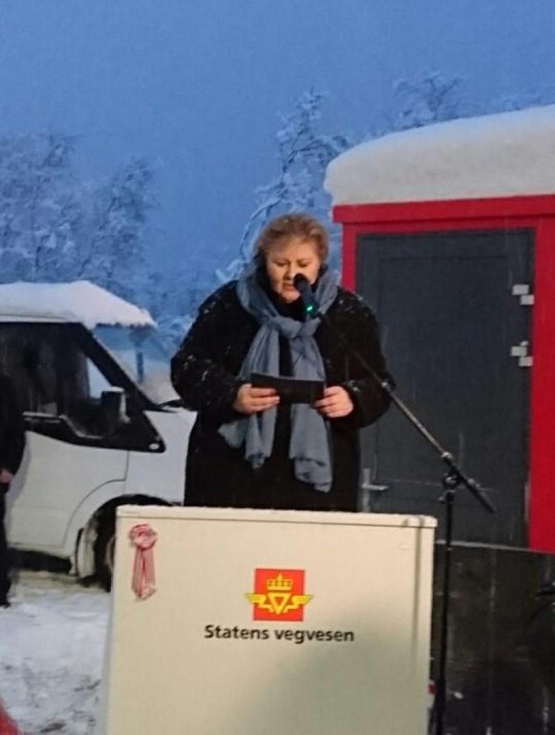 Erna Solberg under åpning av nyveien 