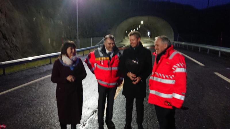 Veisjef i region Nord Torbjørn Naimak , statssekretær Tommy Skjerve, prosjektleder Ivar Kaino og ordfører i Alta Monica Nielsen sto for snorklippingen 