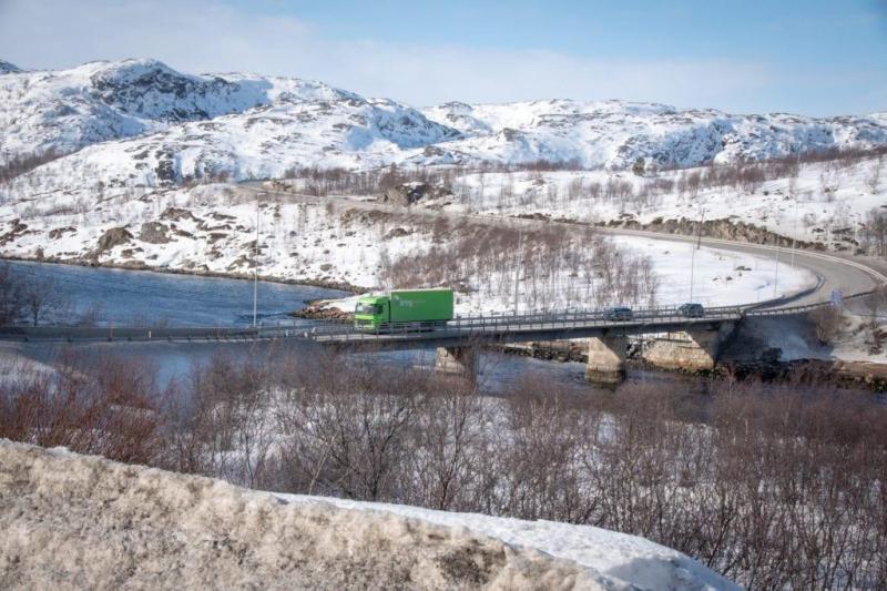 Strømmen bru og topografien rundt  er en flaskehals for tungtransporten 