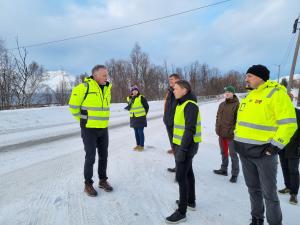 Nye veier ved kommunikasjonsdirektør Christian Altmann og Prosjektutviklingssjef Arild Mathisen fra Nye veier på befaring sammen med lokale politikere og NLF