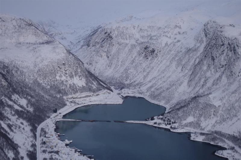 Fra  fjordfyllingen over Sifjord hvor det nå er etablert en bru. 