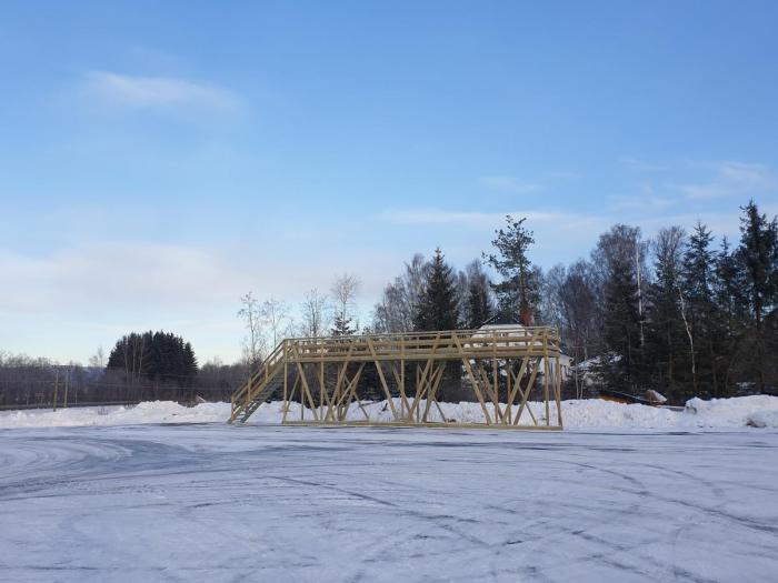 Roverud døgnhvileplass har femten plasser, egen snøryddingsrampe og gode muligheter for å kunne ta seg en gå- eller løpetur i nærområdet. Foto: Siv Kilskar, Statens vegvesen