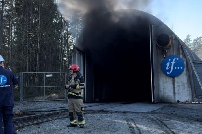 Årlig er det mellom 20-30 tunnelbranner i Norge. Bildet viser en simulert tunnelbrann ved If sikkerhetssenter på Hobøl. Foto: Elisabeth Nodland