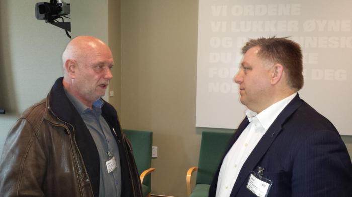 Første nestleder i NTF, Lars M. Johnsen, (t.v.) og adm. direktør i NLF, Geir A. Mo, diskuterer etter høringen de ulike tiltakene som ble tatt opp. Foto: NLF/Kari B. Ågotnes