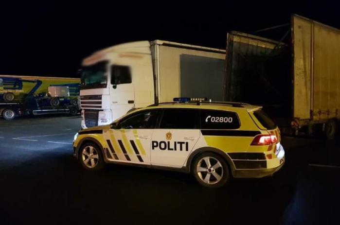 Denne lastebilen kjørte også kabotasjeoppdrag for Bring. Her ble det avdekket flere brudd. Foto: Statens vegvesen
