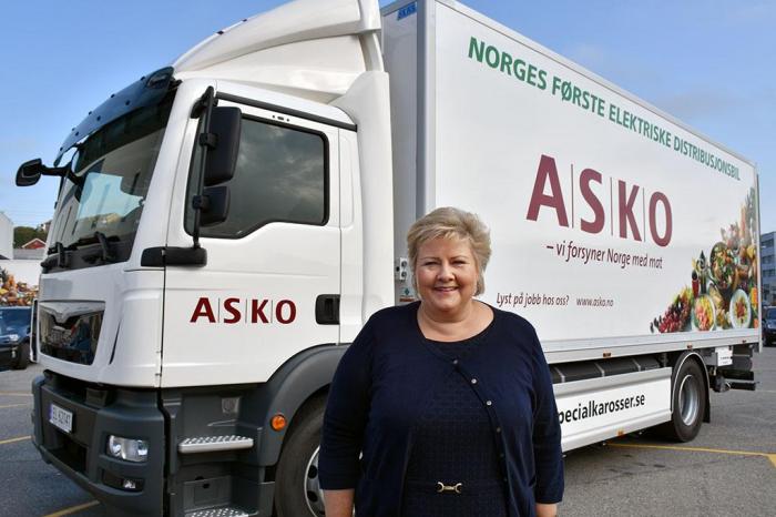 Med statsminister Erna Solberg bak rattet ble Norges aller første elektriske lastebil lansert tidligere i år. Foto: Stein Inge Stølen
