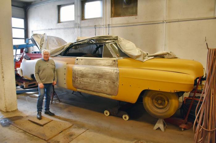 Denne «lille» Cadillac-en har Thorbjørn eid siden 1962. Nå er den i ferd med å bli restaurert til topp stand. Foto: Stein Inge Stølen