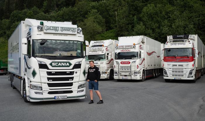 STOR BILPARK: Litt av bilparken til Gildset Transport. Foto: Jan Egil Sandstad