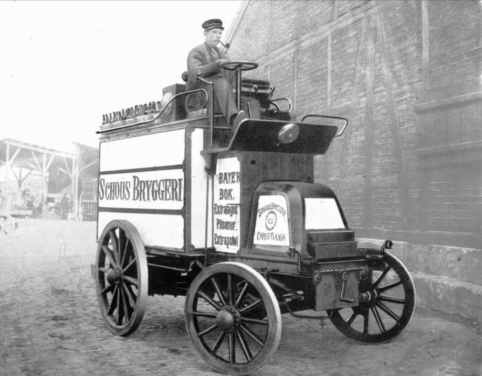 Norges første registrerte bil fraktet øl for Schous bryggeri. Doningen ble innkjøpt av bryggeriet i Oslo i 1899 og registrert på nummeret 