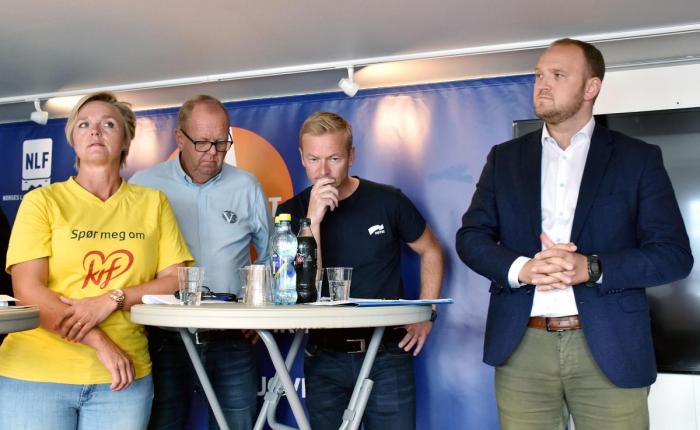 Jon-Georg Dale (til høyre) trer inn som erstatter for Solvik-Olsen. Her fra en transportdebatt i NLF-regi i fjor. Foto: Stein Inge Stølen