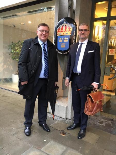 Direktør i NLF Geir A. Mo sammen med Presidenten i NLA, Erik Østergaard, på vei inn til NLA sitt klimamøte i Brüssel.
