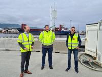 En gledens dag for alle involverte. Fra venstre Kristian Dahlberg Hauge, direktør for næring, samferdsel, klima og miljø · Trondheim kommune, Knut Thomas Kusslid, direktør Trondheim Havn, Ole Arild Haugum, eier og daglig leder Forset Grus AS