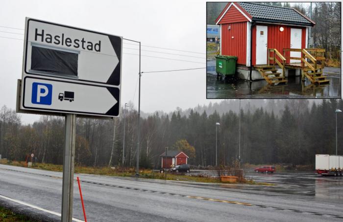 SKILTET: Til døgnhvileplassen Haslestad har det vært skiltet lenge. Foto: Stig Odenrud