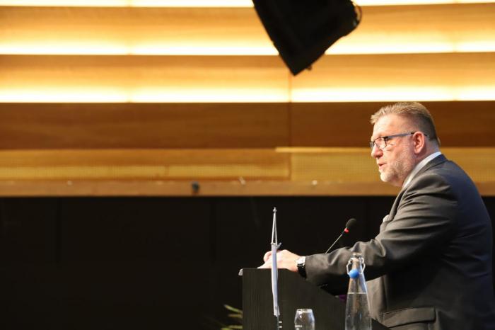 NLFs administerternde direktør, Geir A. Mo, styrte debatten på Storefjell. Arkivfoto: André Kjernsli