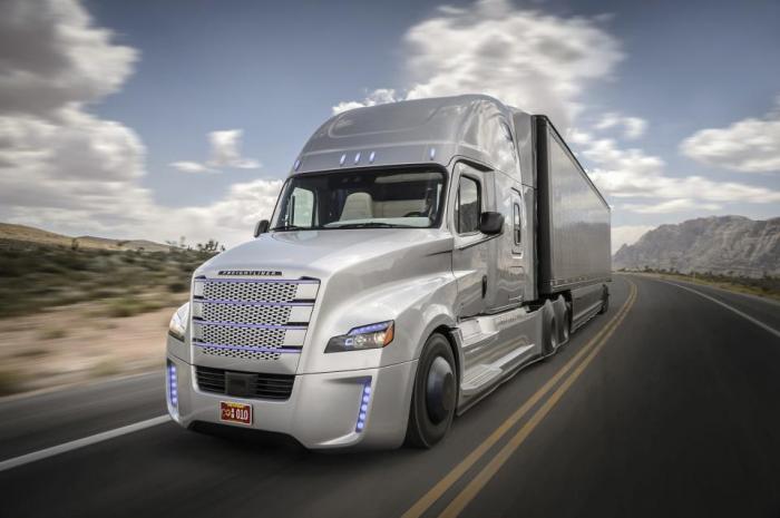 I USA er det sterke krefter i sving for å få selvkjørende lastebiler ut på veiene. Foto: Daimler AG