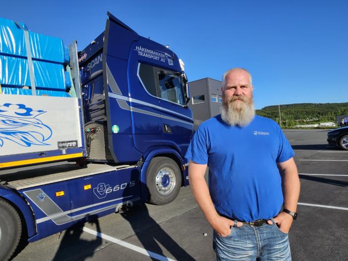 Jan Tore Igelsrud kjører lastebil over hele Norge og delvis Sverige. 