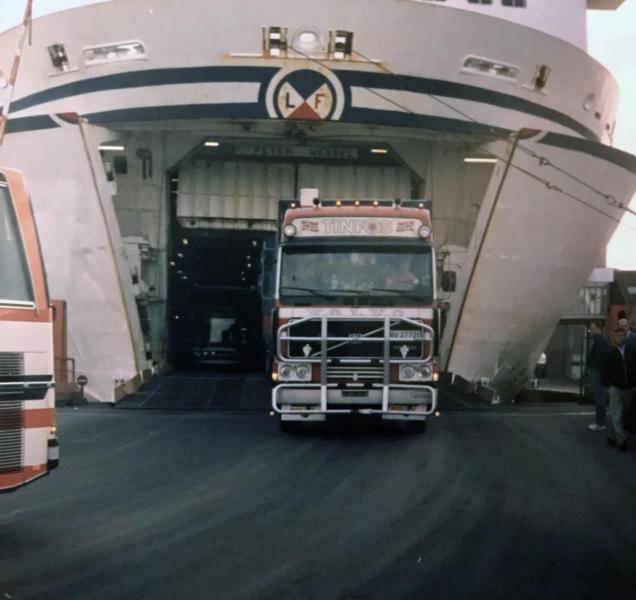 Øistein Kaasa måtte kjøre til Østerrike på sin jomfrutur som fersk lastebilsjåfør i 1987. Her på veg ut fra båten Peter Wessel i Frederikshavn. Foto: Privat