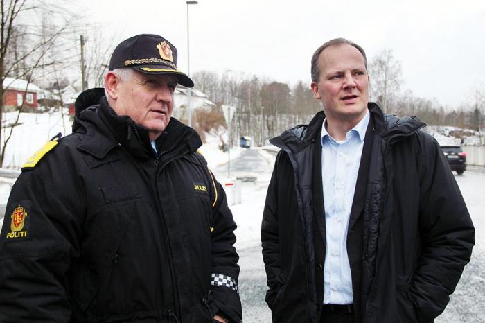 UP-sjef Runar Karlsen sammen med samferdselsminister Ketil Solvik-Olsen på en stikkprøvekontroll. Foto: Dag Gjærum / Utrykningspolitiet