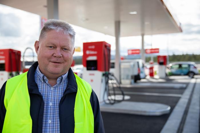 Vi skjønner godt at høye drivstoffpriser er krevende for mange, sier Knut Hilmar Hansen i Circle K. Foto: André Kjernsli