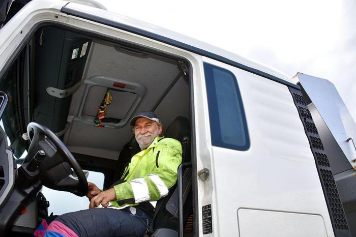 Kristian oppfordrer ferske lastebilsjåfører til å legge inn ekstra sikkerhetsmarginer. Foto: Stein Inge Stølen