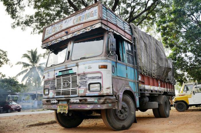 Lastebilparken i India bærer preg av gammel teknologi og manglende sikkerhetstankegang. Foto: Stein Inge Stølen