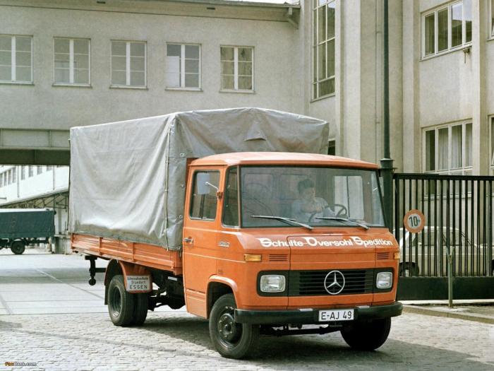 Mercedesen det snakkes om var en lett lastebil, muligens en T2 som vist på bildet. Men det er det ingen som vet. Foto: Mercedes-Benz