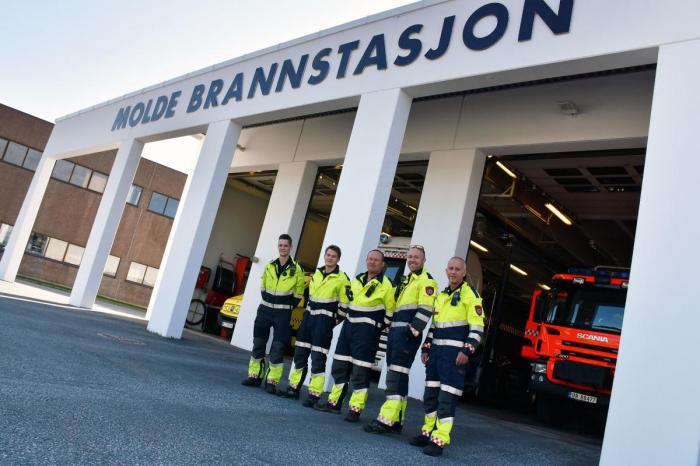 Nå har to brannkonstabler ved Molde brannvesen gjennomført kurs i tungbilredning i Ålesund. Kunnskapen deles videre med det øvrige korpset. Foto: Stein Inge Stølen