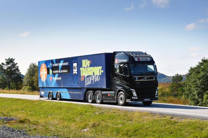Den nyregistrerte lastebilen har rullet over 6 000 kilometer med NLF-traileren på slep - så langt. Foto: Stein Inge Stølen