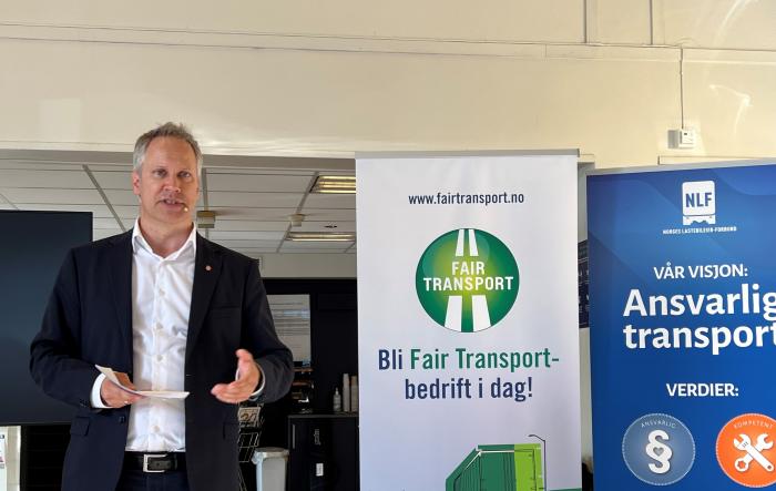 Jon-Ivar Nygård taler på NLFs medlemsmøte i Arendal. Foto: Elisabeth Nodland
