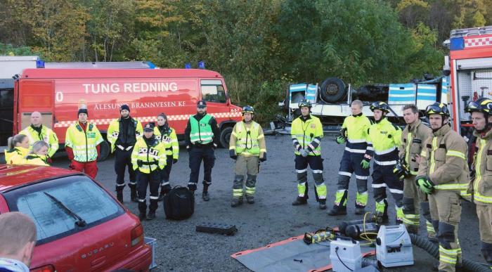 Brannmannskap fra hele landet kommer til Ålesund for å drille på tunge redningsoppdrag. Foto: Ålesund brannvesen