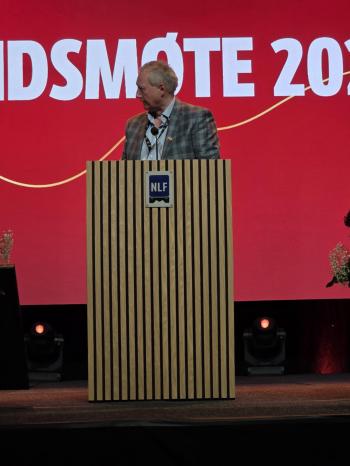 Sigve på talerstolen under landsmøtet