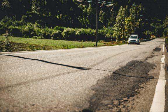 Mange av veiene i Norge er både smale og dårlige. Foto: NAF