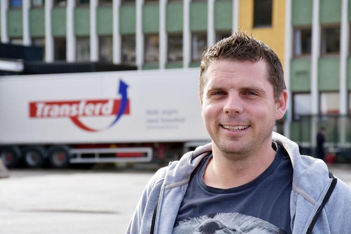 Asgeir er 38 år gammel og kommer fra Jølster. Han har kjørt lastebil i 17 år. Foto: Stein Inge Stølen