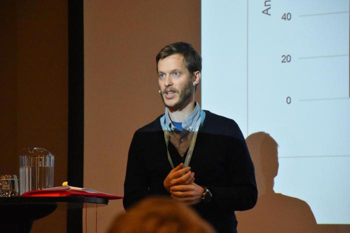 Forsker Tor-Olav Nævestad la frem rapporten på et seminar avholdt av TØI i november. Foto: Stein Inge Stølen