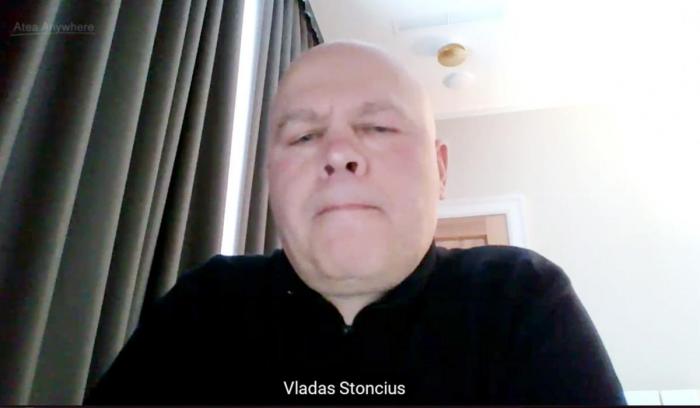 Vladas Stoncius Senior, mannen bak Vlantana og eneaksjonær i Vlantana Norge, skal personlig ha rekruttert Sandra Latotinaite til styret. Foto: Skjermdump fra videolink